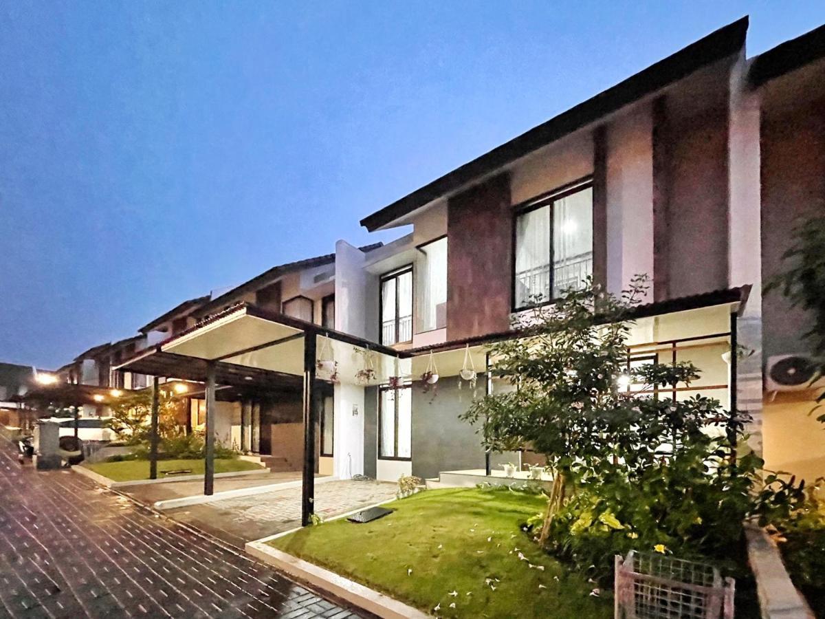 Larisa Homestay Syariah Padalarang Esterno foto